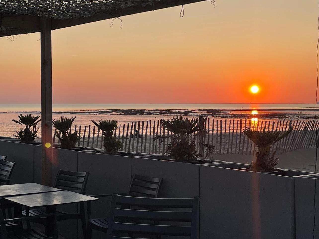 Acadie Saint Victor - Hotel Restaurant - Face Mer - Chatelaillon Plage Ngoại thất bức ảnh